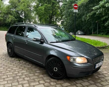 Серый Вольво В50, объемом двигателя 2 л и пробегом 235 тыс. км за 2574 $, фото 9 на Automoto.ua