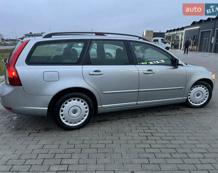 Сірий Вольво V50, об'ємом двигуна 2 л та пробігом 299 тис. км за 6100 $, фото 2 на Automoto.ua