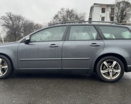 Серый Вольво В50, объемом двигателя 0 л и пробегом 300 тыс. км за 3087 $, фото 1 на Automoto.ua