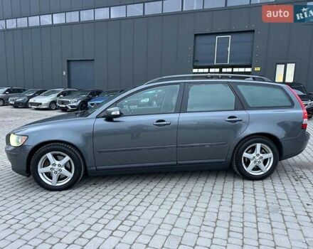 Сірий Вольво V50, об'ємом двигуна 2 л та пробігом 370 тис. км за 7140 $, фото 1 на Automoto.ua