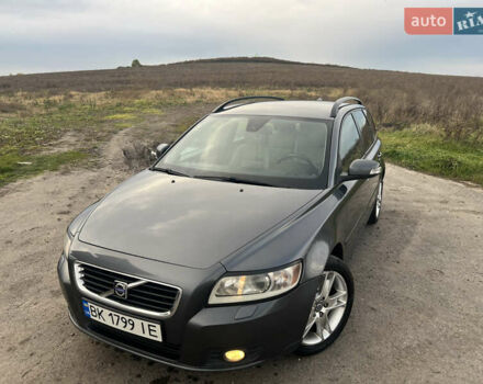 Серый Вольво В50, объемом двигателя 1.56 л и пробегом 320 тыс. км за 6000 $, фото 1 на Automoto.ua
