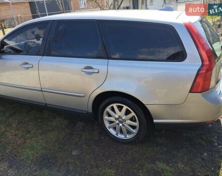 Серый Вольво В50, объемом двигателя 1.6 л и пробегом 230 тыс. км за 6300 $, фото 4 на Automoto.ua