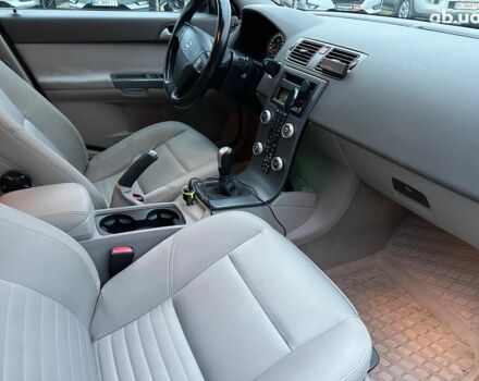 Сірий Вольво V50, об'ємом двигуна 2 л та пробігом 370 тис. км за 7140 $, фото 13 на Automoto.ua