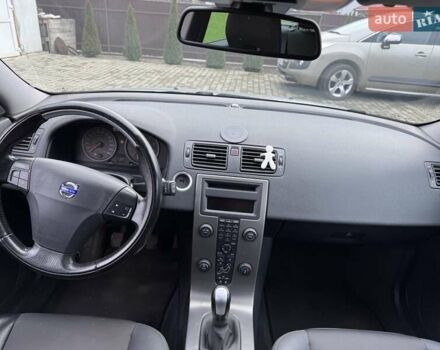 Серый Вольво В50, объемом двигателя 2 л и пробегом 213 тыс. км за 6500 $, фото 28 на Automoto.ua