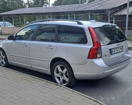 Серый Вольво В50, объемом двигателя 2 л и пробегом 272 тыс. км за 4400 $, фото 2 на Automoto.ua