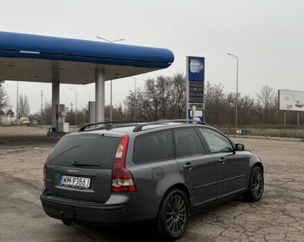 Серый Вольво В50, объемом двигателя 1.6 л и пробегом 300 тыс. км за 3250 $, фото 4 на Automoto.ua