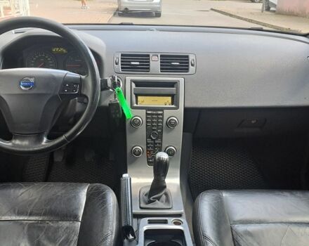 Серый Вольво В50, объемом двигателя 2 л и пробегом 272 тыс. км за 4400 $, фото 13 на Automoto.ua