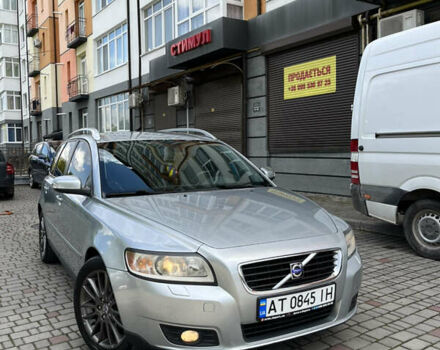 Серый Вольво В50, объемом двигателя 1.98 л и пробегом 216 тыс. км за 6400 $, фото 2 на Automoto.ua