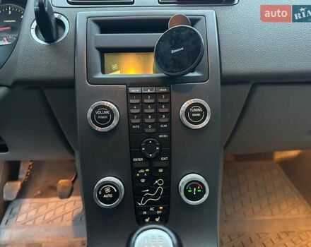 Сірий Вольво V50, об'ємом двигуна 2 л та пробігом 370 тис. км за 7140 $, фото 16 на Automoto.ua