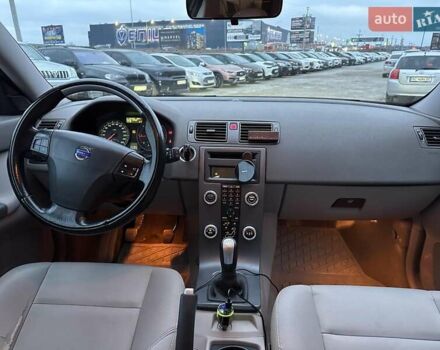 Сірий Вольво V50, об'ємом двигуна 2 л та пробігом 370 тис. км за 7140 $, фото 14 на Automoto.ua