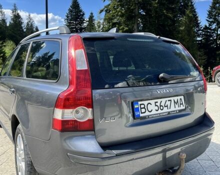 Серый Вольво В50, объемом двигателя 1.8 л и пробегом 242 тыс. км за 5950 $, фото 3 на Automoto.ua