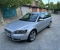 Серый Вольво В50, объемом двигателя 2 л и пробегом 220 тыс. км за 2200 $, фото 1 на Automoto.ua