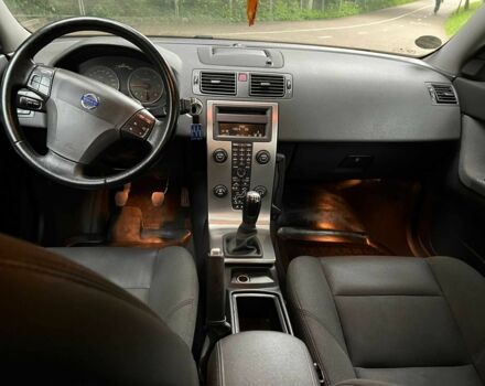 Серый Вольво В50, объемом двигателя 2 л и пробегом 235 тыс. км за 2574 $, фото 10 на Automoto.ua