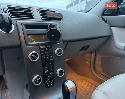Сірий Вольво V50, об'ємом двигуна 2 л та пробігом 370 тис. км за 7140 $, фото 18 на Automoto.ua