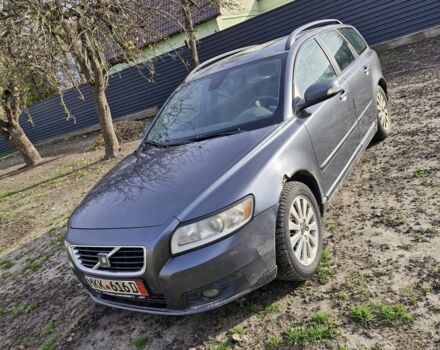 Серый Вольво В50, объемом двигателя 2 л и пробегом 322 тыс. км за 1650 $, фото 1 на Automoto.ua
