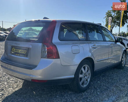 Серый Вольво В50, объемом двигателя 1.56 л и пробегом 217 тыс. км за 7000 $, фото 5 на Automoto.ua