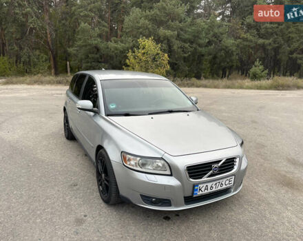 Серый Вольво В50, объемом двигателя 2 л и пробегом 241 тыс. км за 7400 $, фото 1 на Automoto.ua