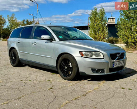 Сірий Вольво V50, об'ємом двигуна 2 л та пробігом 241 тис. км за 7500 $, фото 2 на Automoto.ua