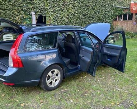 Серый Вольво В50, объемом двигателя 1.56 л и пробегом 156 тыс. км за 6500 $, фото 5 на Automoto.ua