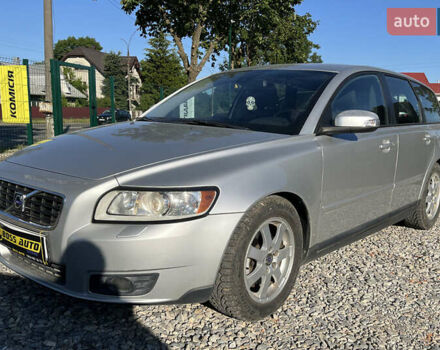 Серый Вольво В50, объемом двигателя 1.56 л и пробегом 217 тыс. км за 7000 $, фото 2 на Automoto.ua