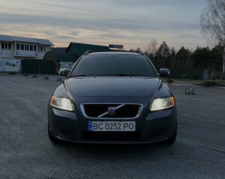 Серый Вольво В50, объемом двигателя 1.6 л и пробегом 284 тыс. км за 5750 $, фото 1 на Automoto.ua