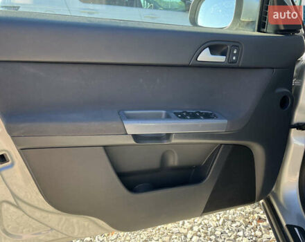 Серый Вольво В50, объемом двигателя 1.56 л и пробегом 217 тыс. км за 7000 $, фото 7 на Automoto.ua