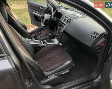 Серый Вольво В50, объемом двигателя 1.6 л и пробегом 260 тыс. км за 7000 $, фото 1 на Automoto.ua