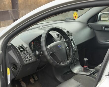 Серый Вольво В50, объемом двигателя 2 л и пробегом 190 тыс. км за 3250 $, фото 6 на Automoto.ua