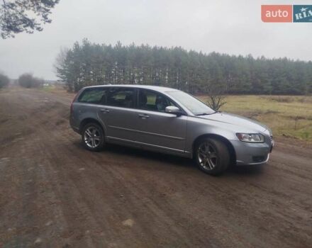 Серый Вольво В50, объемом двигателя 2.4 л и пробегом 277 тыс. км за 7300 $, фото 1 на Automoto.ua