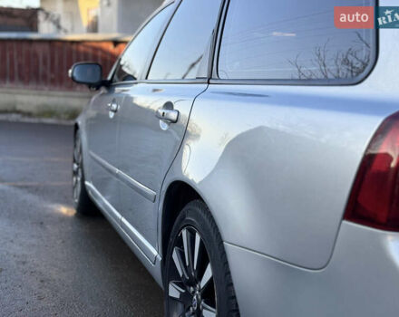 Серый Вольво В50, объемом двигателя 2 л и пробегом 340 тыс. км за 7300 $, фото 5 на Automoto.ua