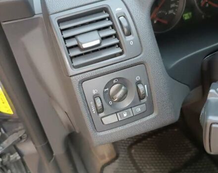 Серый Вольво В50, объемом двигателя 1.56 л и пробегом 383 тыс. км за 6200 $, фото 4 на Automoto.ua