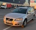 Серый Вольво В50, объемом двигателя 1.56 л и пробегом 399 тыс. км за 6000 $, фото 1 на Automoto.ua