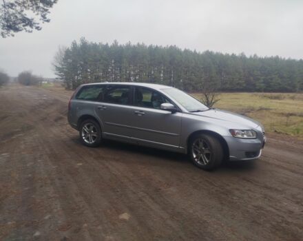 Серый Вольво В50, объемом двигателя 2.4 л и пробегом 277 тыс. км за 7300 $, фото 2 на Automoto.ua