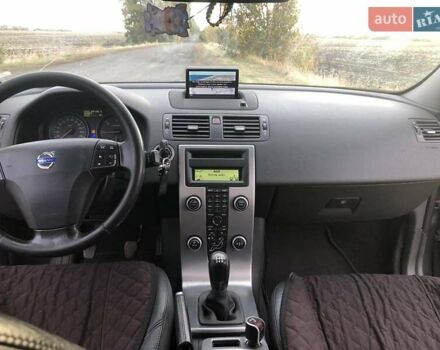 Серый Вольво В50, объемом двигателя 1.6 л и пробегом 260 тыс. км за 7000 $, фото 3 на Automoto.ua