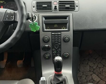 Серый Вольво В50, объемом двигателя 2 л и пробегом 190 тыс. км за 3250 $, фото 8 на Automoto.ua