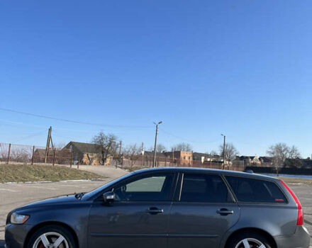 Серый Вольво В50, объемом двигателя 1.98 л и пробегом 205 тыс. км за 6500 $, фото 1 на Automoto.ua