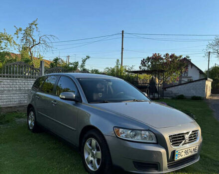 Серый Вольво В50, объемом двигателя 1.6 л и пробегом 276 тыс. км за 5800 $, фото 1 на Automoto.ua