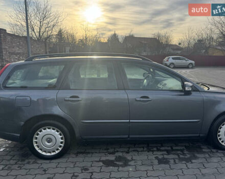 Серый Вольво В50, объемом двигателя 1.6 л и пробегом 321 тыс. км за 4000 $, фото 2 на Automoto.ua