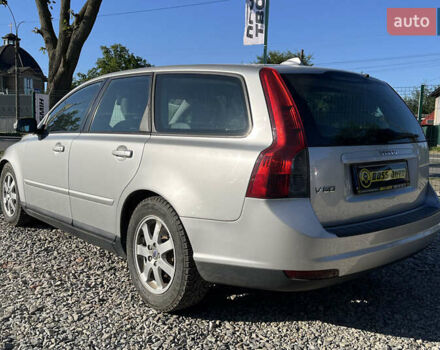 Серый Вольво В50, объемом двигателя 1.56 л и пробегом 217 тыс. км за 7000 $, фото 3 на Automoto.ua