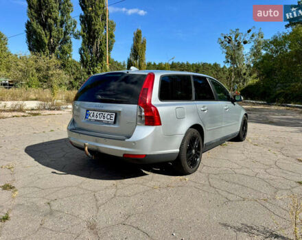 Сірий Вольво V50, об'ємом двигуна 2 л та пробігом 241 тис. км за 7500 $, фото 3 на Automoto.ua