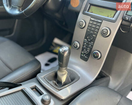 Серый Вольво В50, объемом двигателя 1.56 л и пробегом 217 тыс. км за 7000 $, фото 27 на Automoto.ua