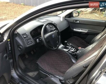 Серый Вольво В50, объемом двигателя 1.6 л и пробегом 260 тыс. км за 7000 $, фото 14 на Automoto.ua