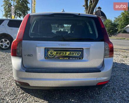 Серый Вольво В50, объемом двигателя 1.56 л и пробегом 217 тыс. км за 7000 $, фото 4 на Automoto.ua