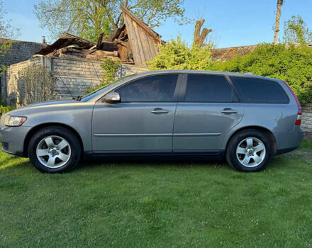 Серый Вольво В50, объемом двигателя 1.6 л и пробегом 276 тыс. км за 5800 $, фото 3 на Automoto.ua