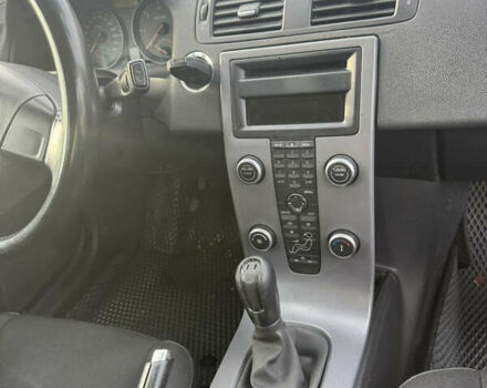 Серый Вольво В50, объемом двигателя 1.6 л и пробегом 321 тыс. км за 4000 $, фото 13 на Automoto.ua