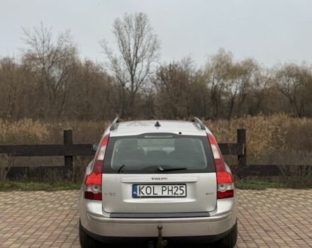 Серый Вольво В50, объемом двигателя 2 л и пробегом 190 тыс. км за 3250 $, фото 4 на Automoto.ua