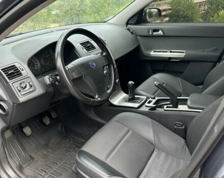 Серый Вольво В50, объемом двигателя 1.6 л и пробегом 270 тыс. км за 6800 $, фото 8 на Automoto.ua