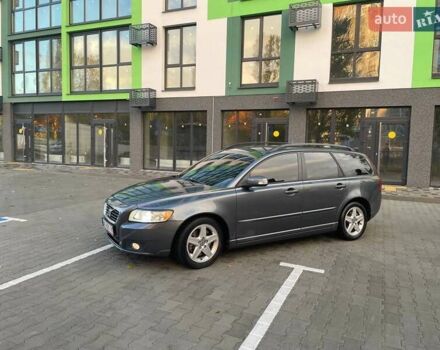 Серый Вольво В50, объемом двигателя 2 л и пробегом 254 тыс. км за 7500 $, фото 3 на Automoto.ua