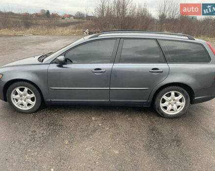 Серый Вольво В50, объемом двигателя 1.56 л и пробегом 263 тыс. км за 5500 $, фото 1 на Automoto.ua