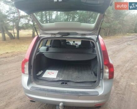 Серый Вольво В50, объемом двигателя 2.4 л и пробегом 277 тыс. км за 7300 $, фото 5 на Automoto.ua